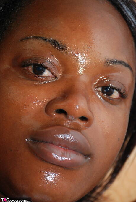 TAC Amateurs are pleased to offer you xxx pictures featuring Ebony showing beautiful shape