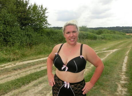 Milf Ass Outdoor Pics