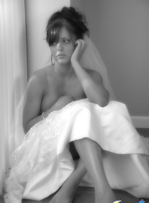 Karens Dream invite you to explore xxx pictures with Karen Dreams showing hot body