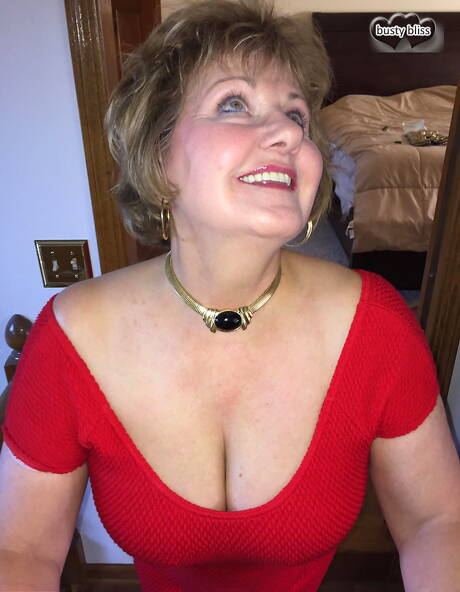 TAC Amateurs are pleased to offer you a free pictures featuring Busty Bliss in tugjob porn